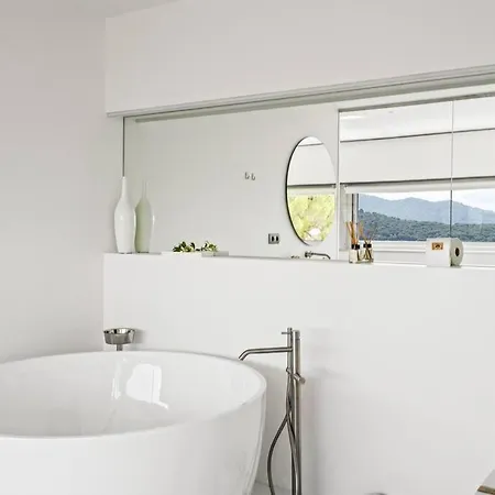 Villa Design Sea Views And Lap Pool Cabrils