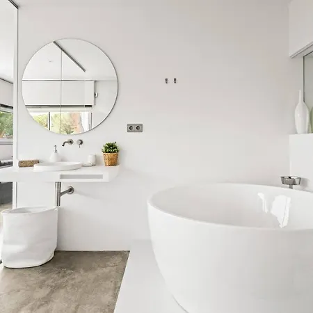 Design Sea Views And Lap Pool