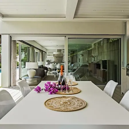Design Sea Views And Lap Pool