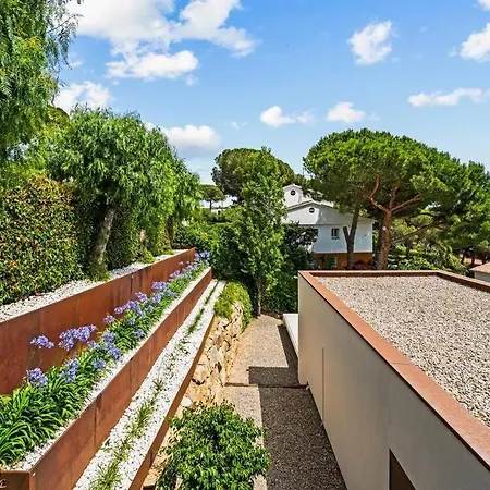 Design Sea Views And Lap Pool