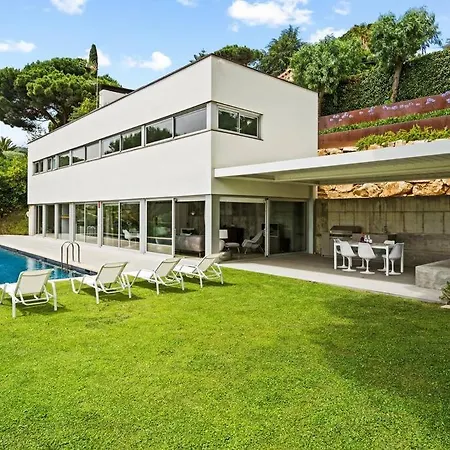 Design Sea Views And Lap Pool Villa