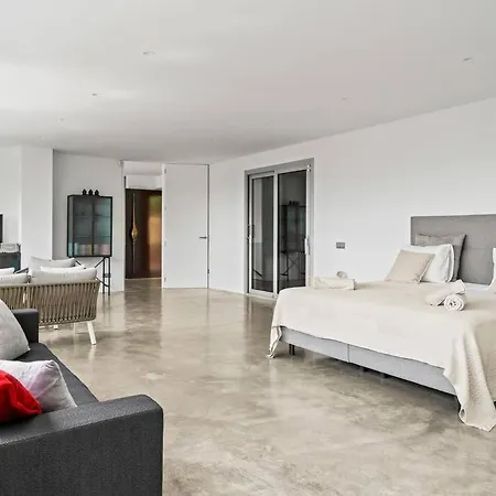 Design Sea Views And Lap Pool *
