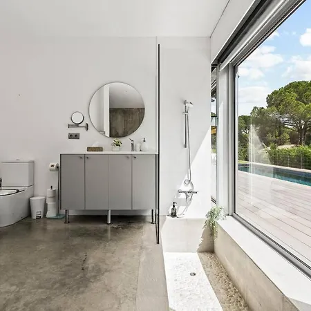 Villa Design Sea Views And Lap Pool Cabrils