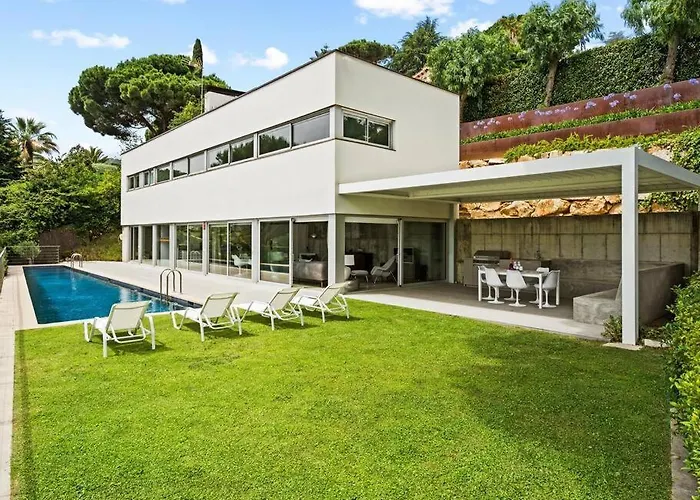Design Sea Views And Lap Pool Vila
