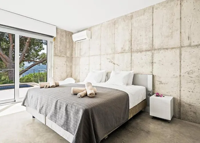 Design Sea Views And Lap Pool * קברילס