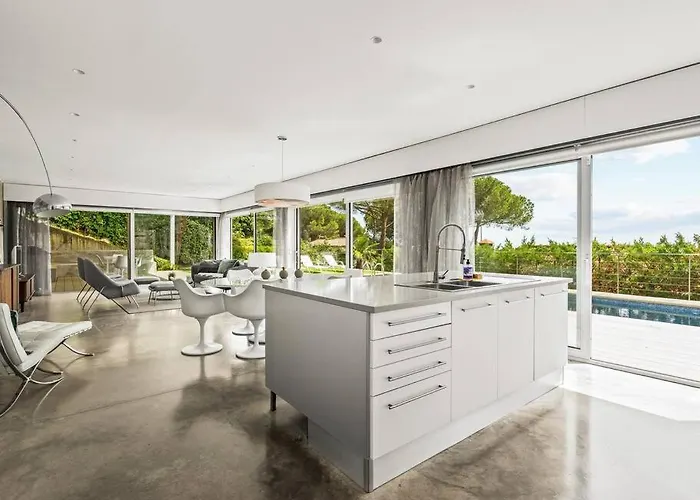 Design Sea Views And Lap Pool * קברילס
