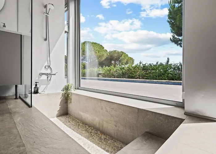 Design Sea Views And Lap Pool וילה קברילס