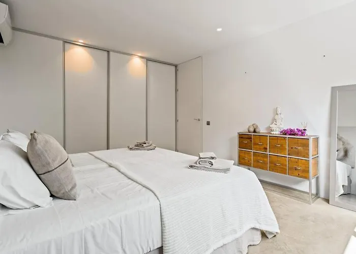 וילה Design Sea Views And Lap Pool קברילס