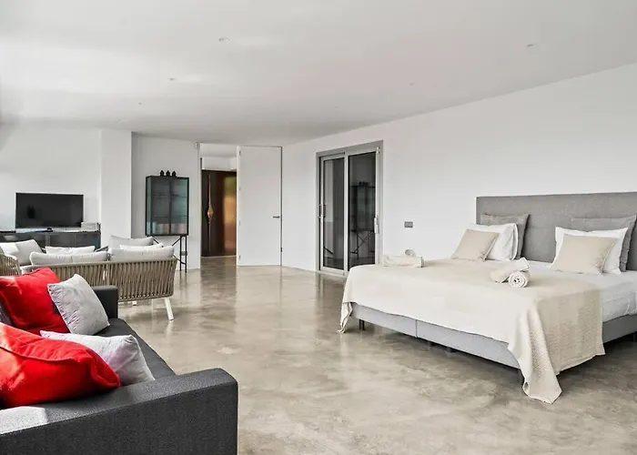 Design Sea Views And Lap Pool *